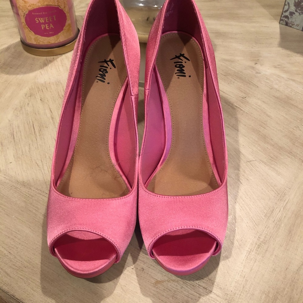 Peep toe heels